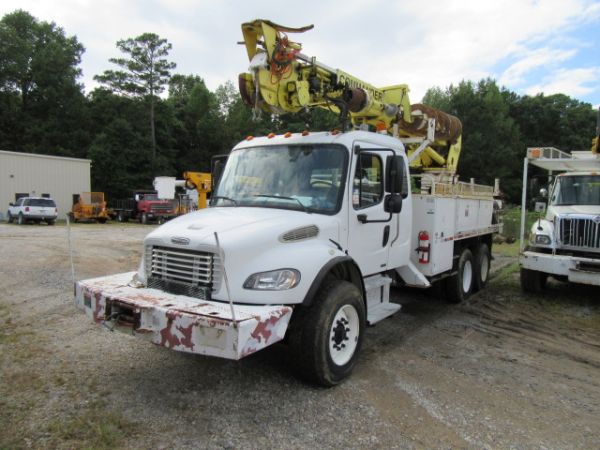 Click for price on this 2005 Freightliner M2 Commander 48′ Digger Derrick