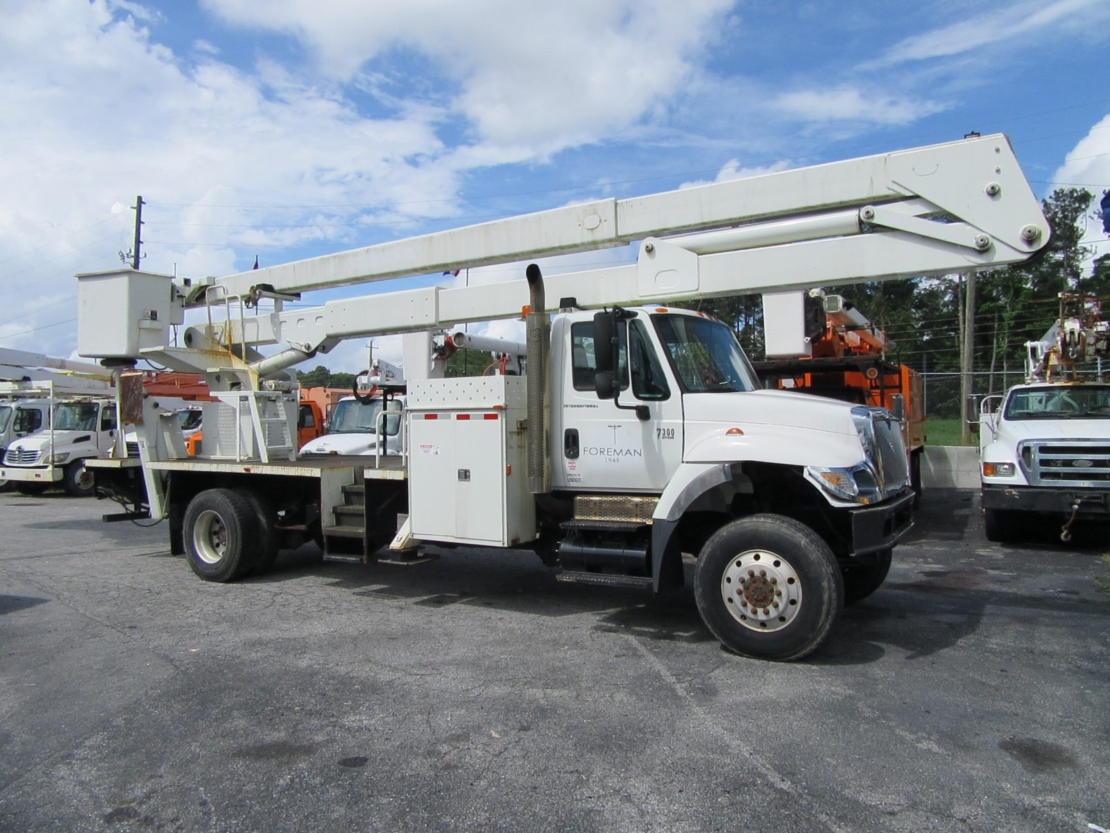 Click for price on this 2007 IHC 7300 75′ Liftall Bucket Truck