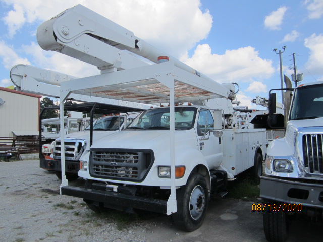 Click for price on this 2003 Ford F750 60′ Altec Bucket Truck