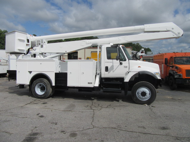 Click for price on this 2006 IHC 7300 4×4 Altec 60′ Bucket Truck