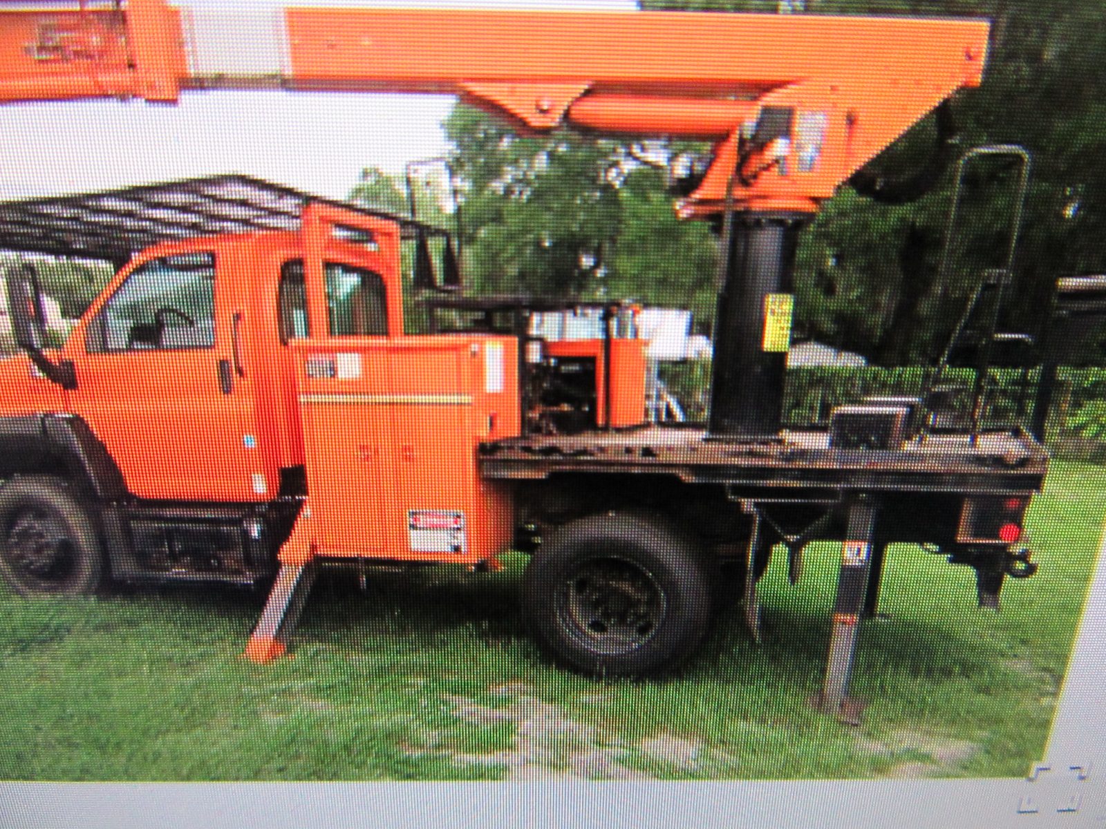 Click for price on this 2008 GMC 7500 Altec 62′ Flatbed Forestry Truck
