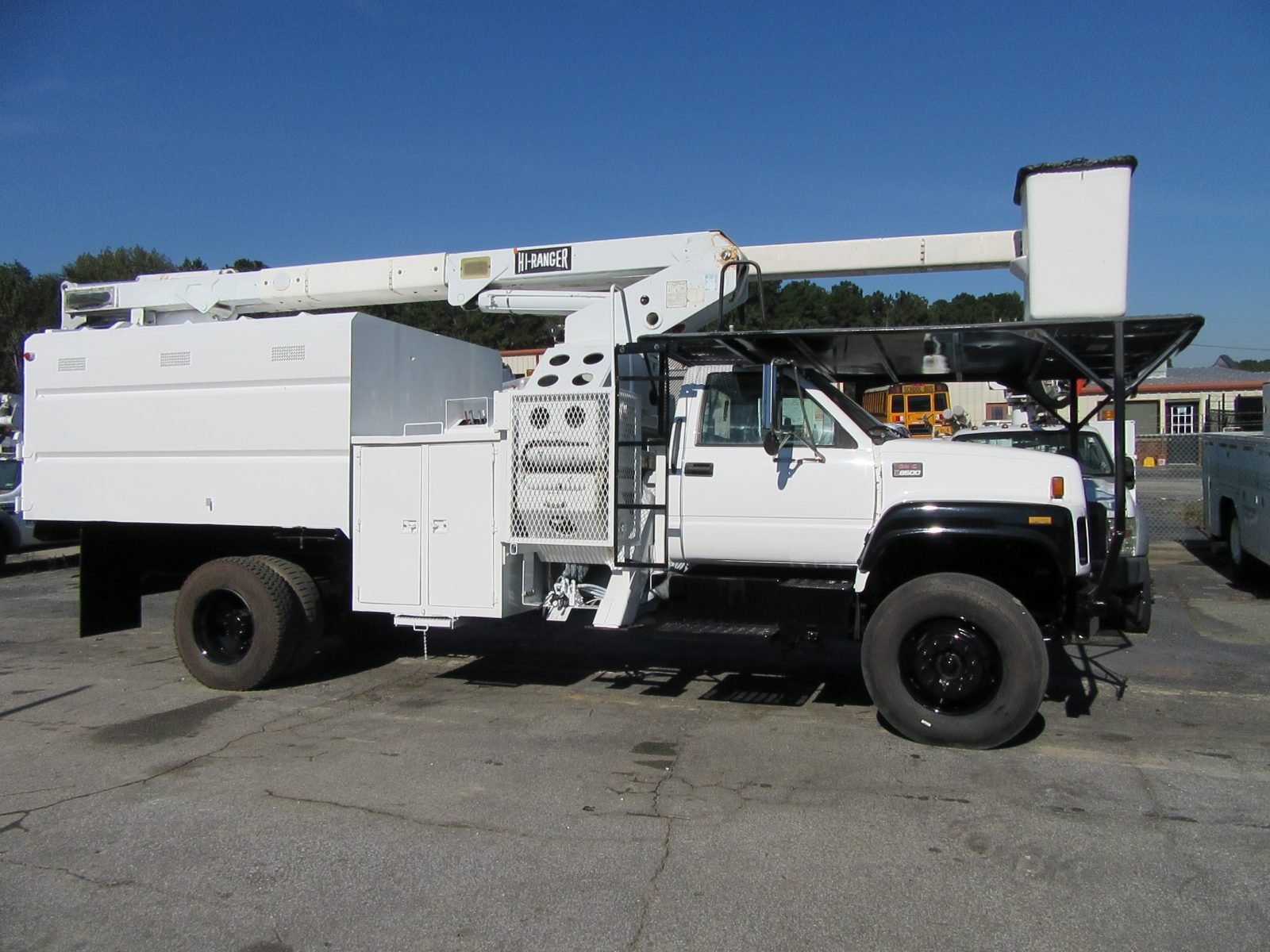 Click for price on this 2001 GMC 7500 Terex 75′ Elevator Forestry Truck