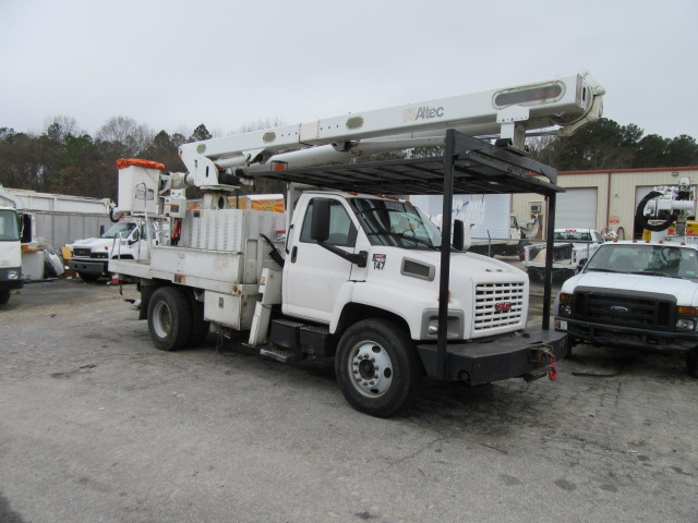 Click for price on this 2006 GMC 7500 Altec 75′ Bucket Truck