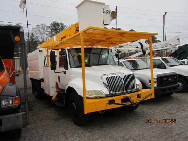 Click for price on this 2003 IHC 4300 Altec 75′ Foresty Truck