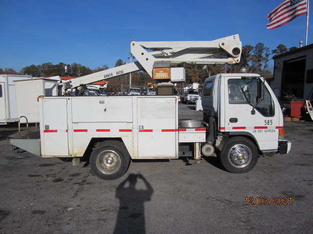 Click for price on this 2004 Isuzu 42′ Baker Bucket Truck