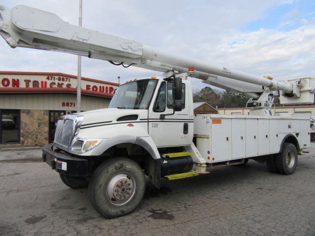 Click for price on this 2006 IHC 7300 4×4 Altec 72′ Bucket Truck