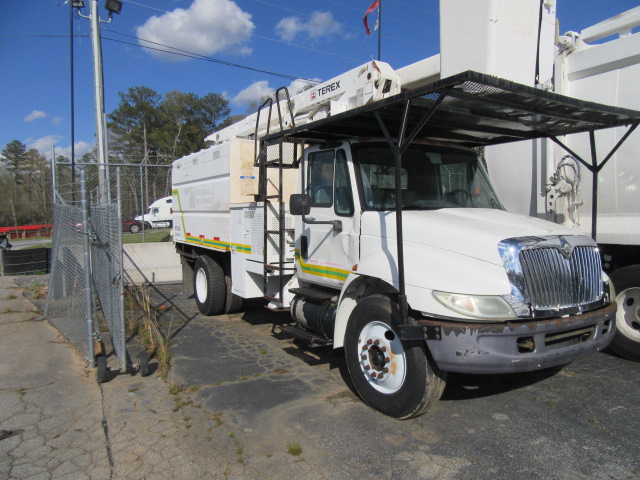 Click for price on this 2006 IHC 4300 Terex 60′ Forestry Truck